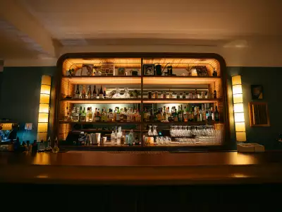 Doc’s Green Door Lounge | The bar at Doc’s Green Door Lounge