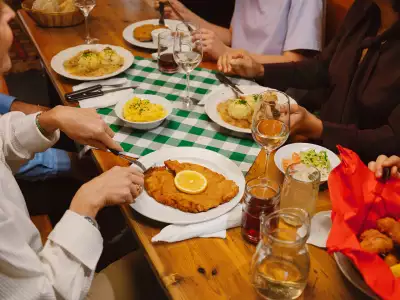 Schnitzel and drinks at a Viennese heuriger