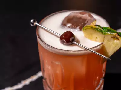 The best restaurants in Toronto | An sour cocktail at The Berczy Tavern