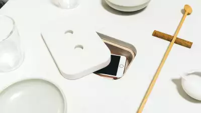 A phone cubbyhole at Sara