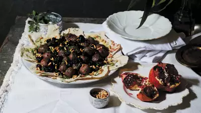 Feast: Food of the Islamic world by Anissa Helou