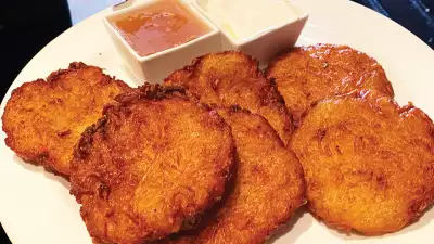 Toronto's best latkes | A plate of latkes with dips from Free Times Caf&eacute;