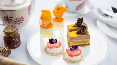 Shangri-La Toronto | Honey-infused desserts from the Bee-spoke Afternoon Tea