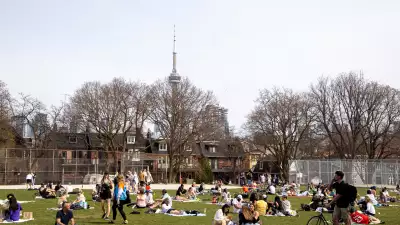 Trinity Bellwoods neighbourhood guide | People sitting in Trinity Bellwoods Park