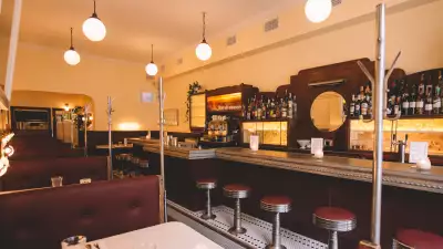 What is ros&eacute; wine? All about the pink drink | Le Swan is a diner on Queen West
