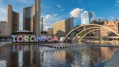 Things to do in Toronto this August 2021 | The Toronto sign and fountain in Nathan Phillips Square