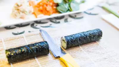 Places offering cool cooking classes in Toronto | A sushi roll being made in a class