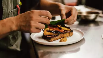 Henry's wine bar | Chef plates a pepper dish