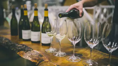 Tourism Niagara | Wine is poured at Pearl Morissette