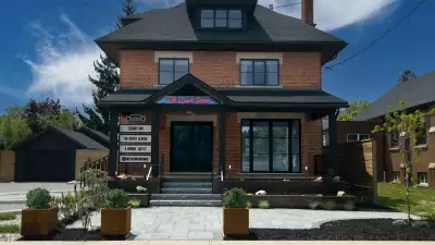 Outside the Dover George in Port Dover