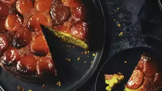 pistachio-apricot-upside-down-cake