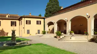 Ruffino Modus Super Tuscan wine