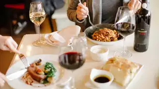 Two Sisters Vineyards | A meal at Kitchen76