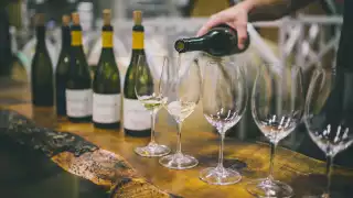 Tourism Niagara | Wine is poured at Pearl Morissette