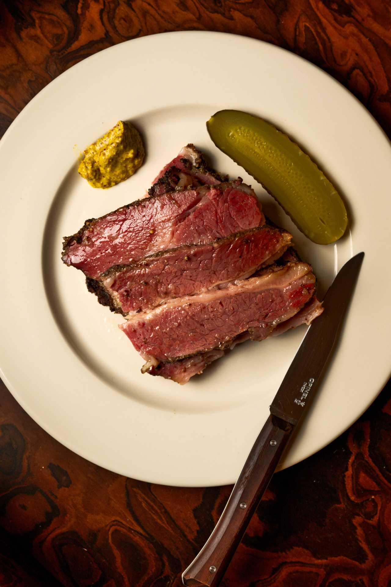 Linnys' | A slice of pastrami at Linny's Toronto