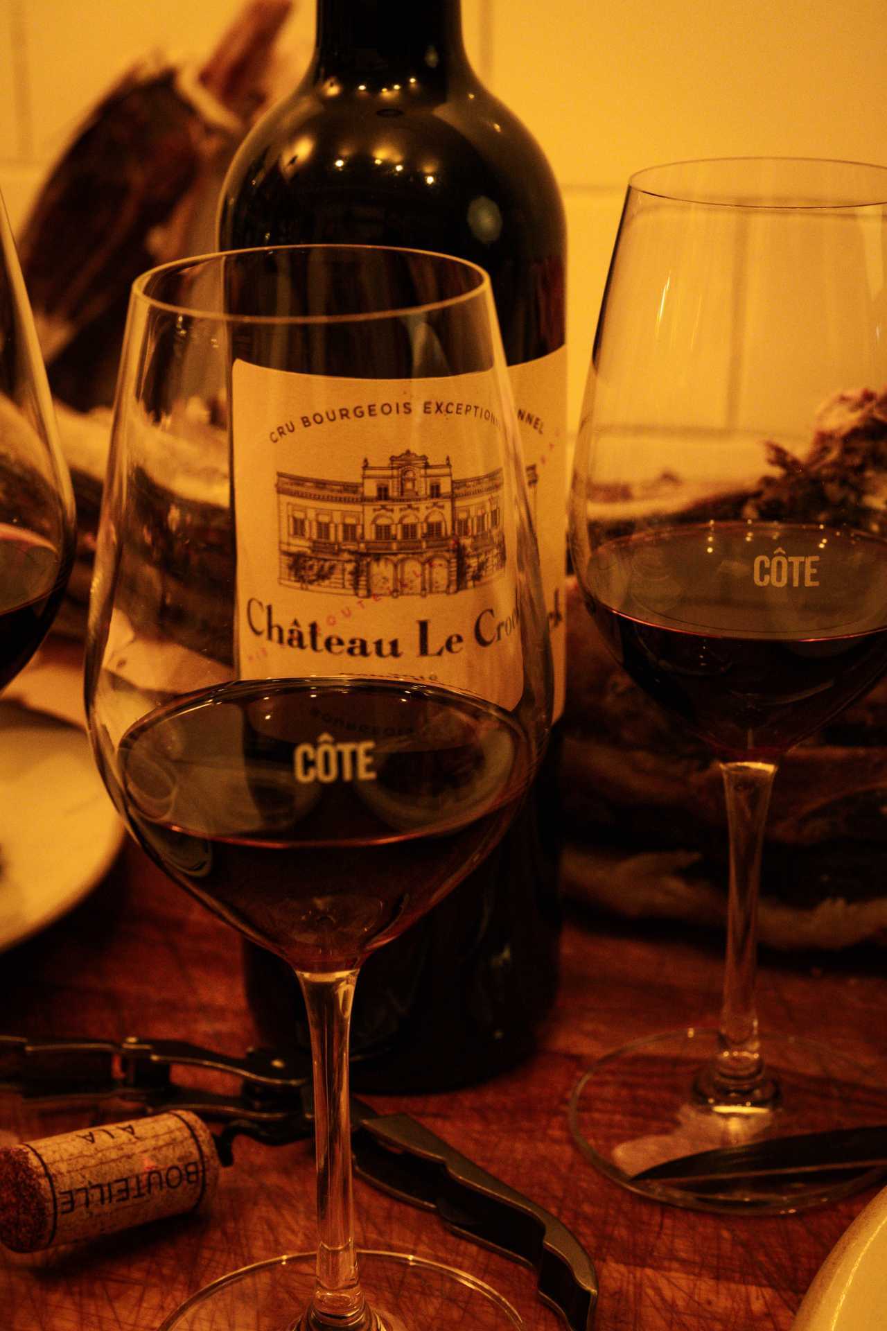 Romantic restaurants in Toronto | Wine at Côte de B&oelig;uf on Ossington