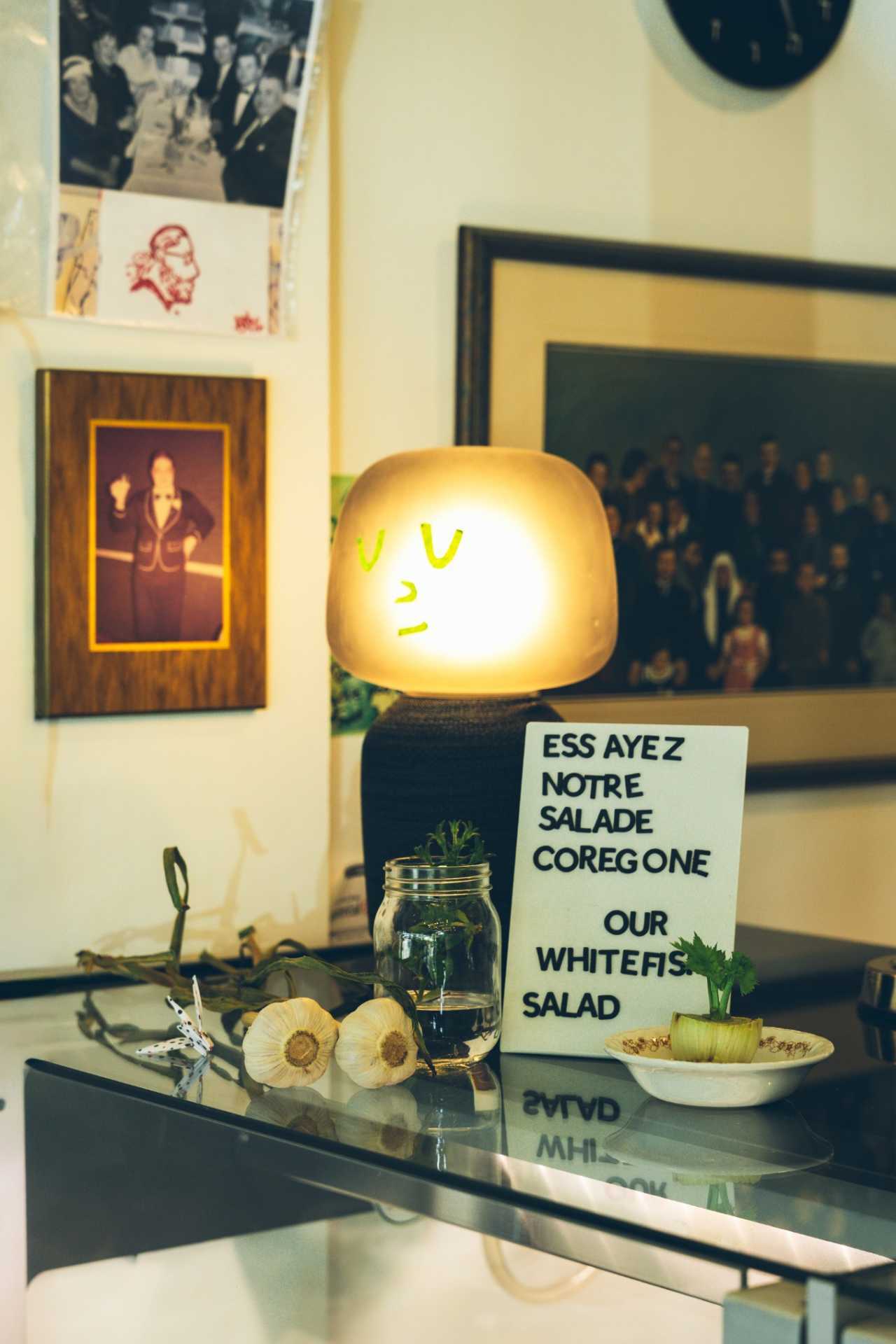 Farm-to-table dining in Qu&eacute;bec: The counter at Chez Greenberg, decorated with family trinkets