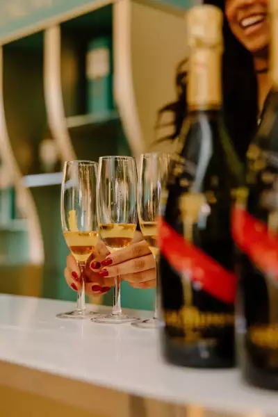 Foodism 40 | Serving The Glenlivet French 75