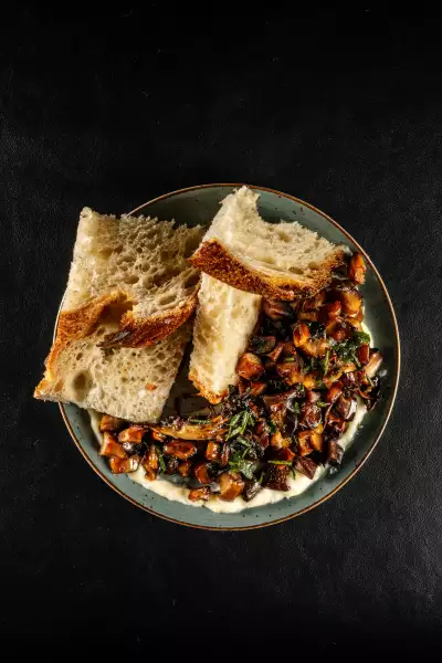Marinated Mushrooms on sourdough bread at Lisbon Hotel