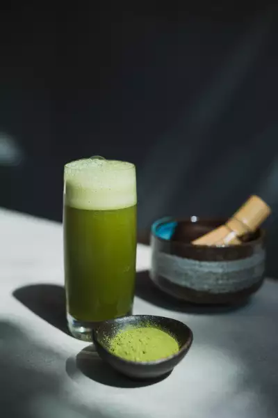 Hello Nori, King West, Toronto | A Nitro Matcha drink at Hello Nori in Toronto