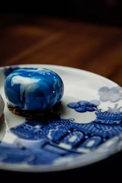 Akin Toronto | The Chocolate Porcelain dessert practically shines