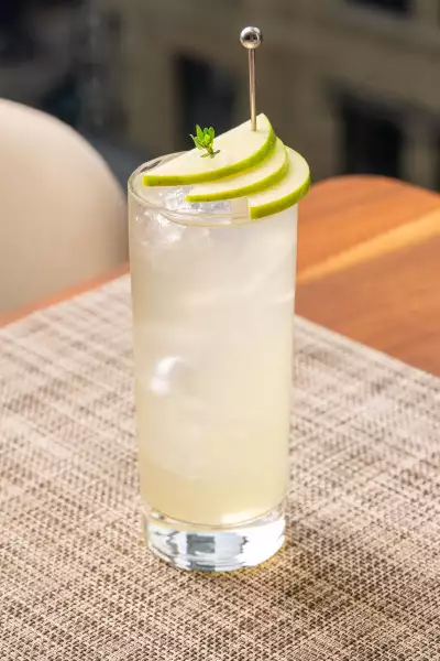 Romantic restaurants in Toronto | The Orchard Spritz cocktail at The Chase