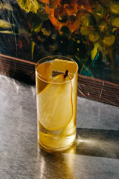 Best Ontario restaurants | The Normandy Highball cocktail at Les Incompetents in St. Catherines