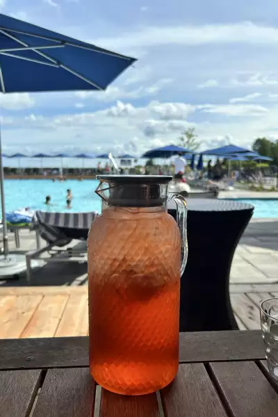 Friday Harbour's Lake Club Restaurant | cocktails by the pool