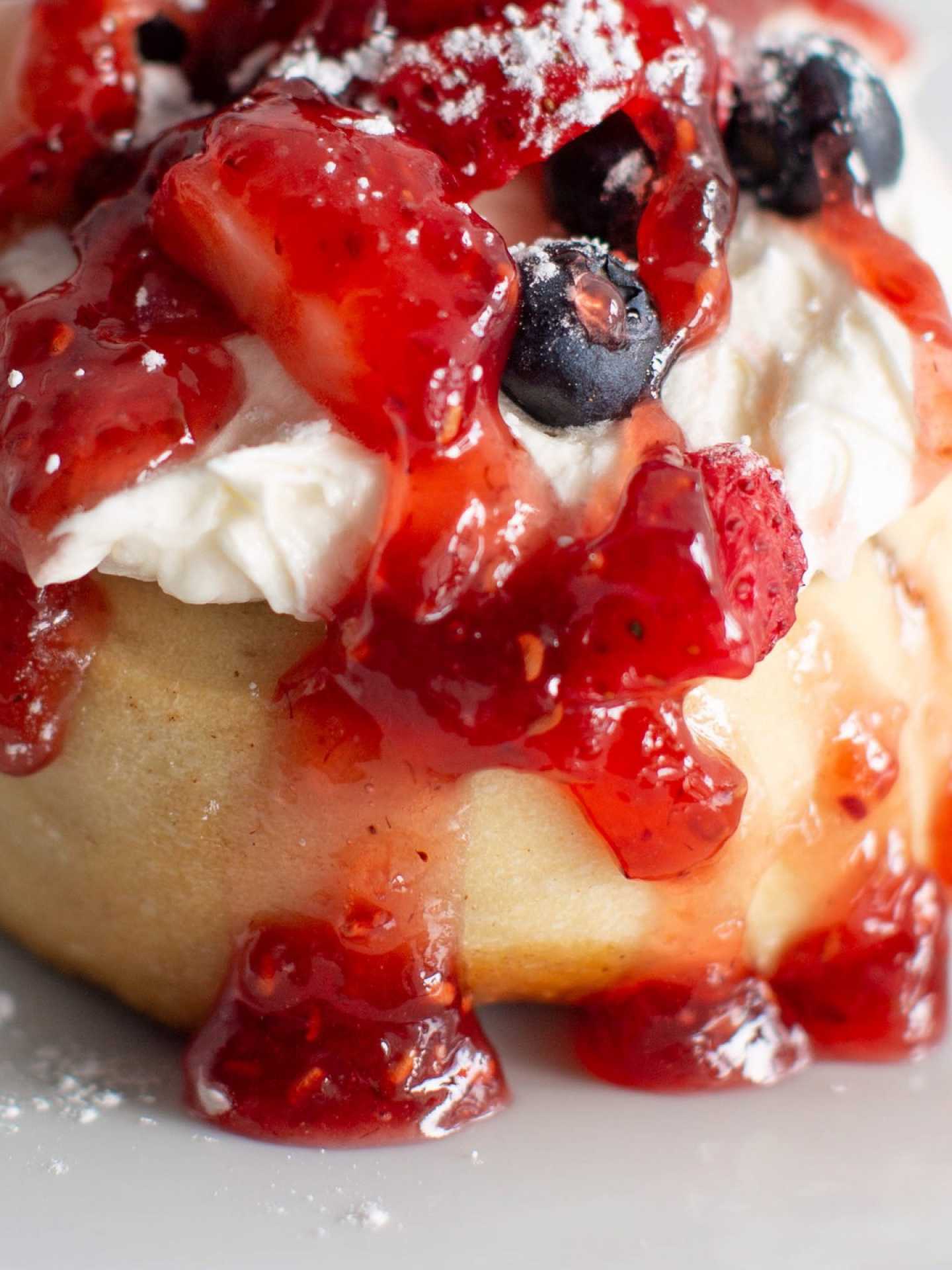 Best vegan cafés and bakeries in Toronto | A strawberry cinnamon bun from Cinnaholic Best vegan cafés and bakeries in Toronto | A strawberry cinnamon bun from Cinnaholic