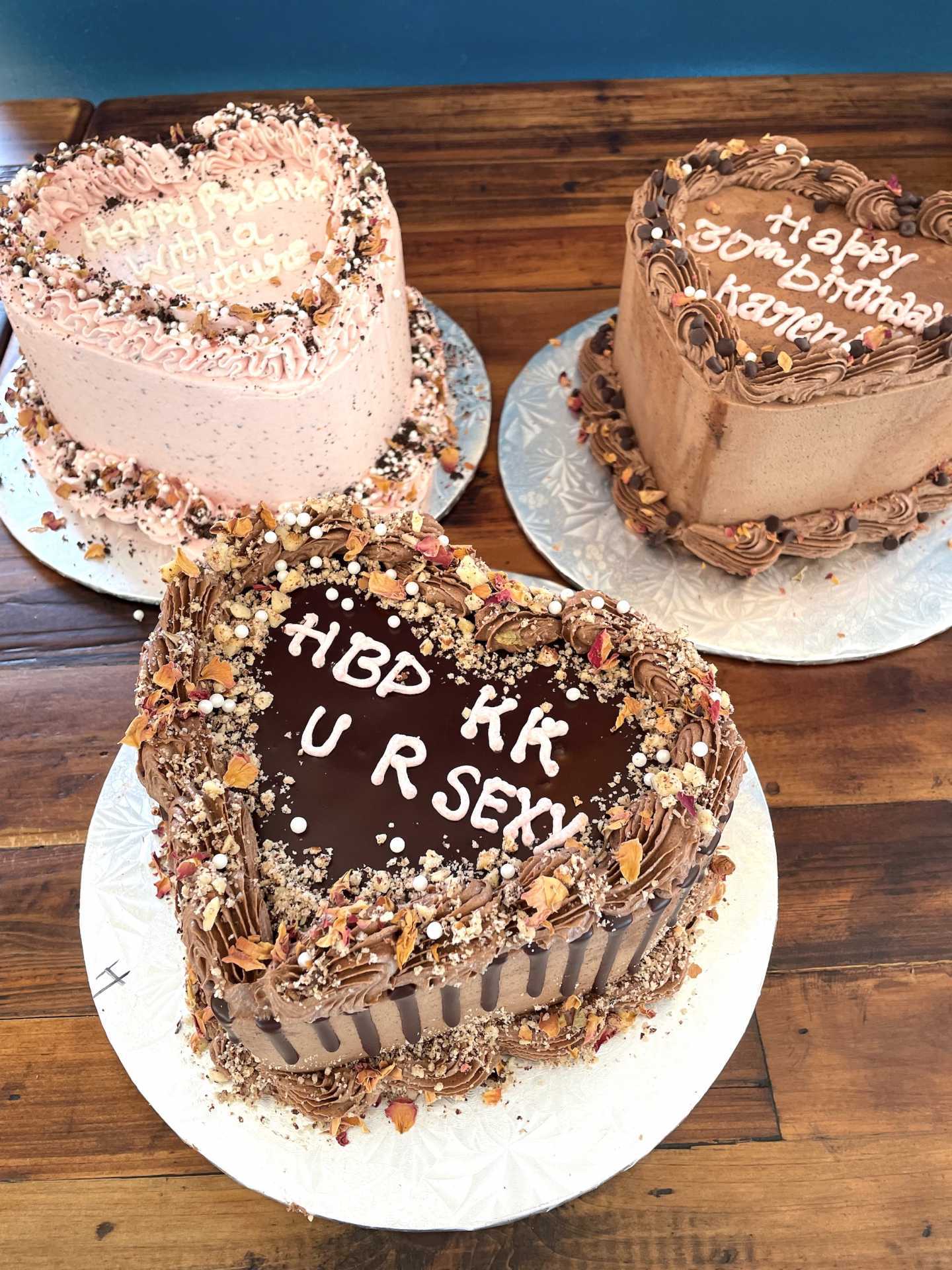 Best vegan cafés and bakeries in Toronto | Heart cakes at Bloomer's Best vegan cafés and bakeries in Toronto | Heart cakes at Bloomer's
