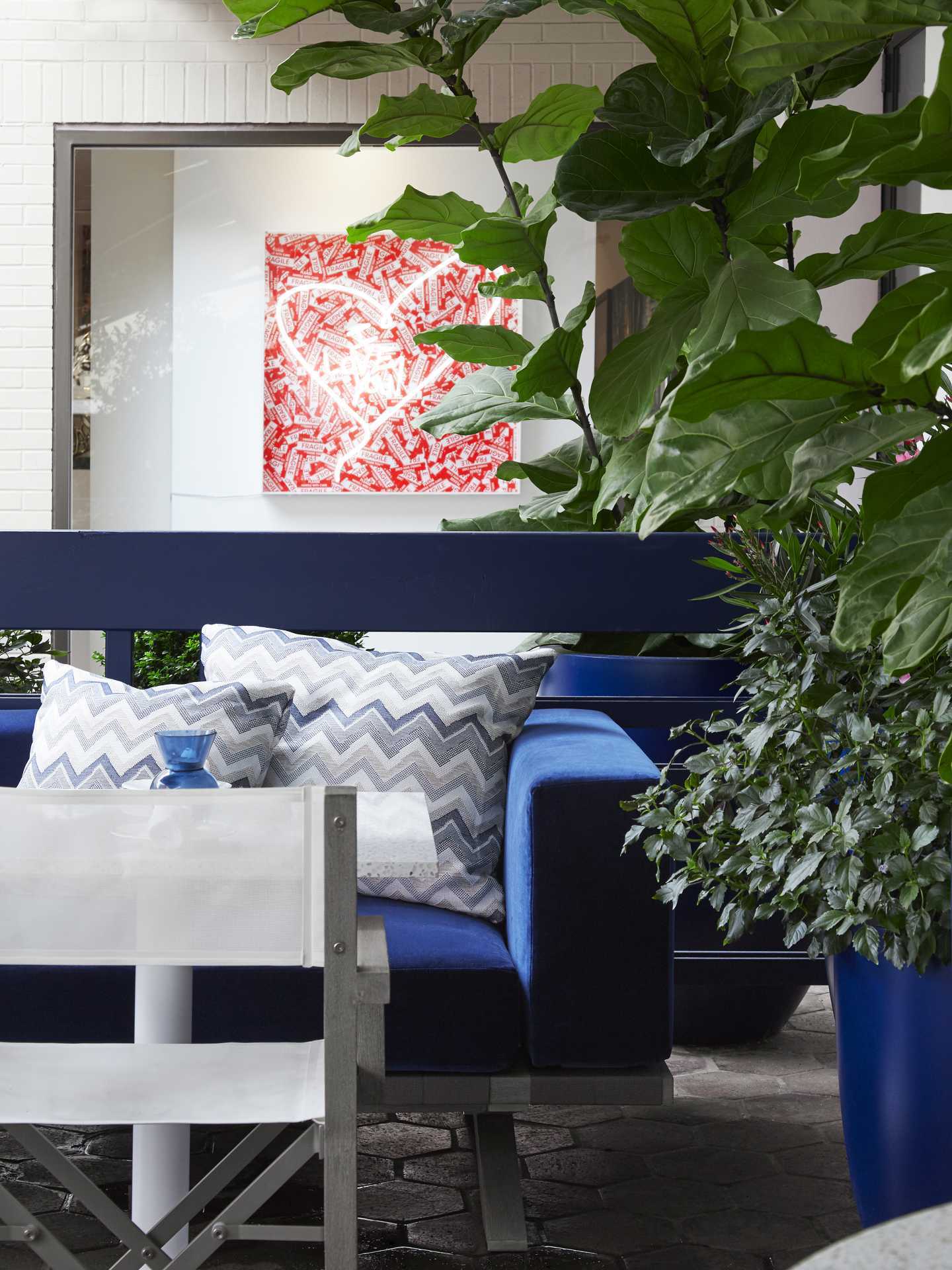 Italian restaurants Toronto | Couch seating on the patio at Sofia Italian Restaurant Toronto