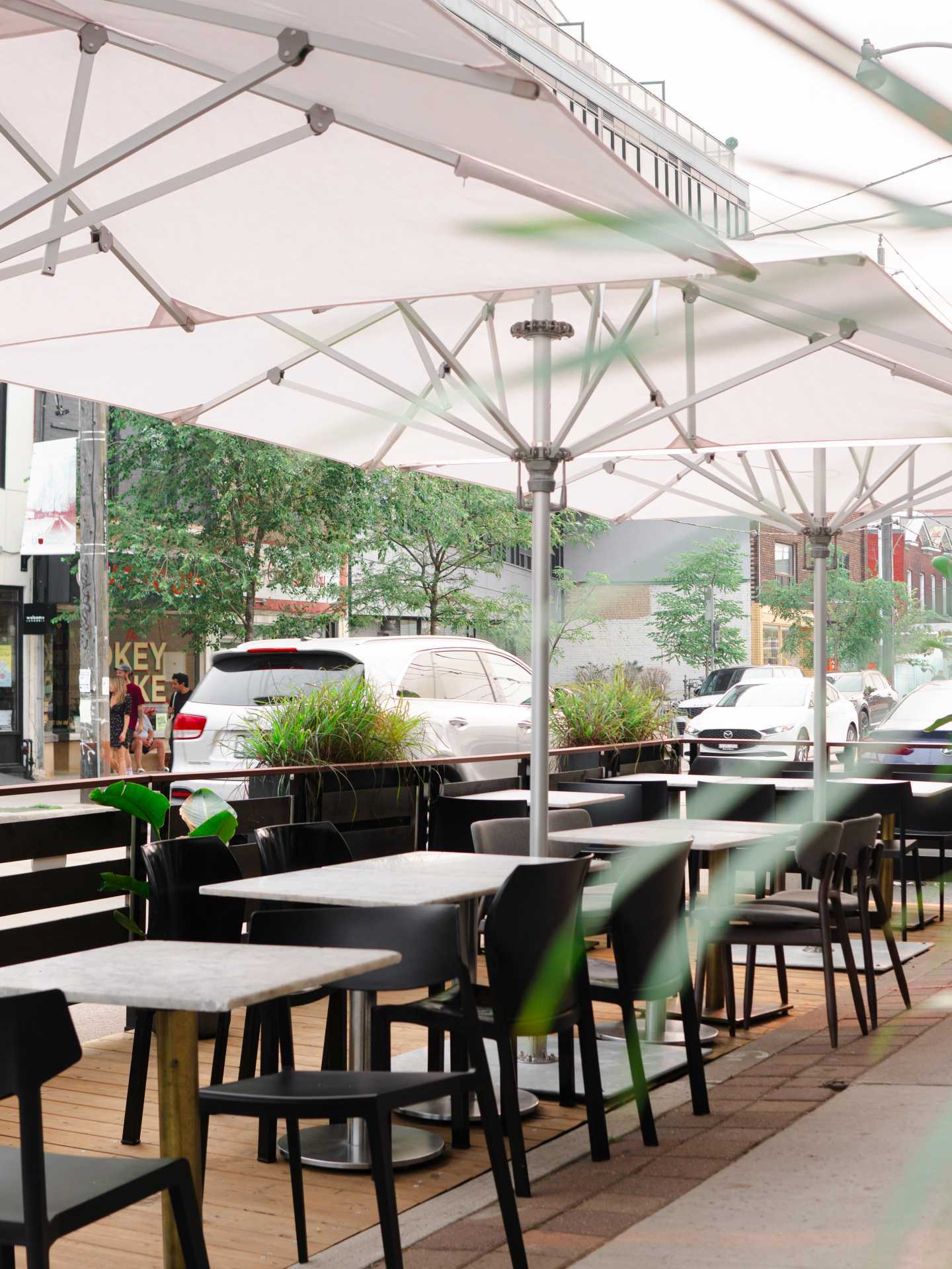 Italian restaurants Toronto | The street-side patio at GIA Italian restaurant in Toronto