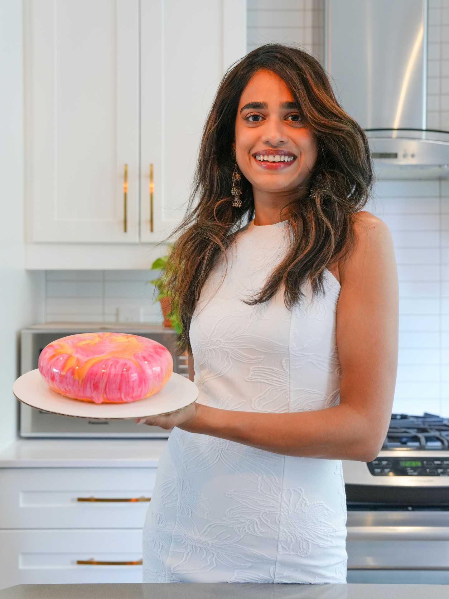 Rochelle DeSouza holding a cake from Pretty Little Layers Rochelle DeSouza holding a cake from Pretty Little Layers