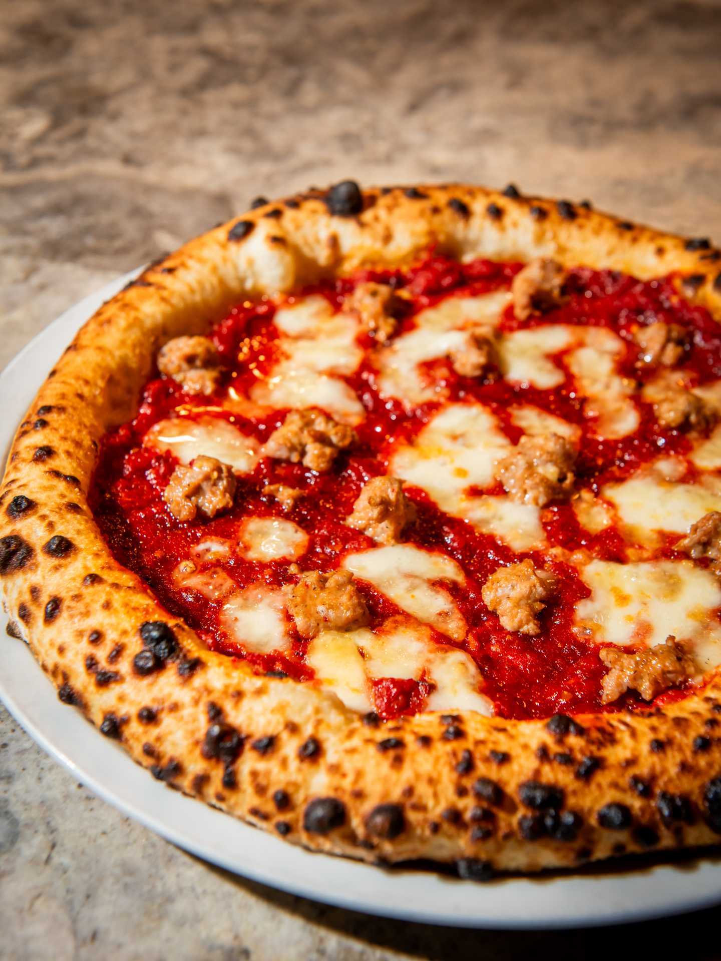 Toronto pizza | An Italian sausage pizza at Pizza e Pazzi