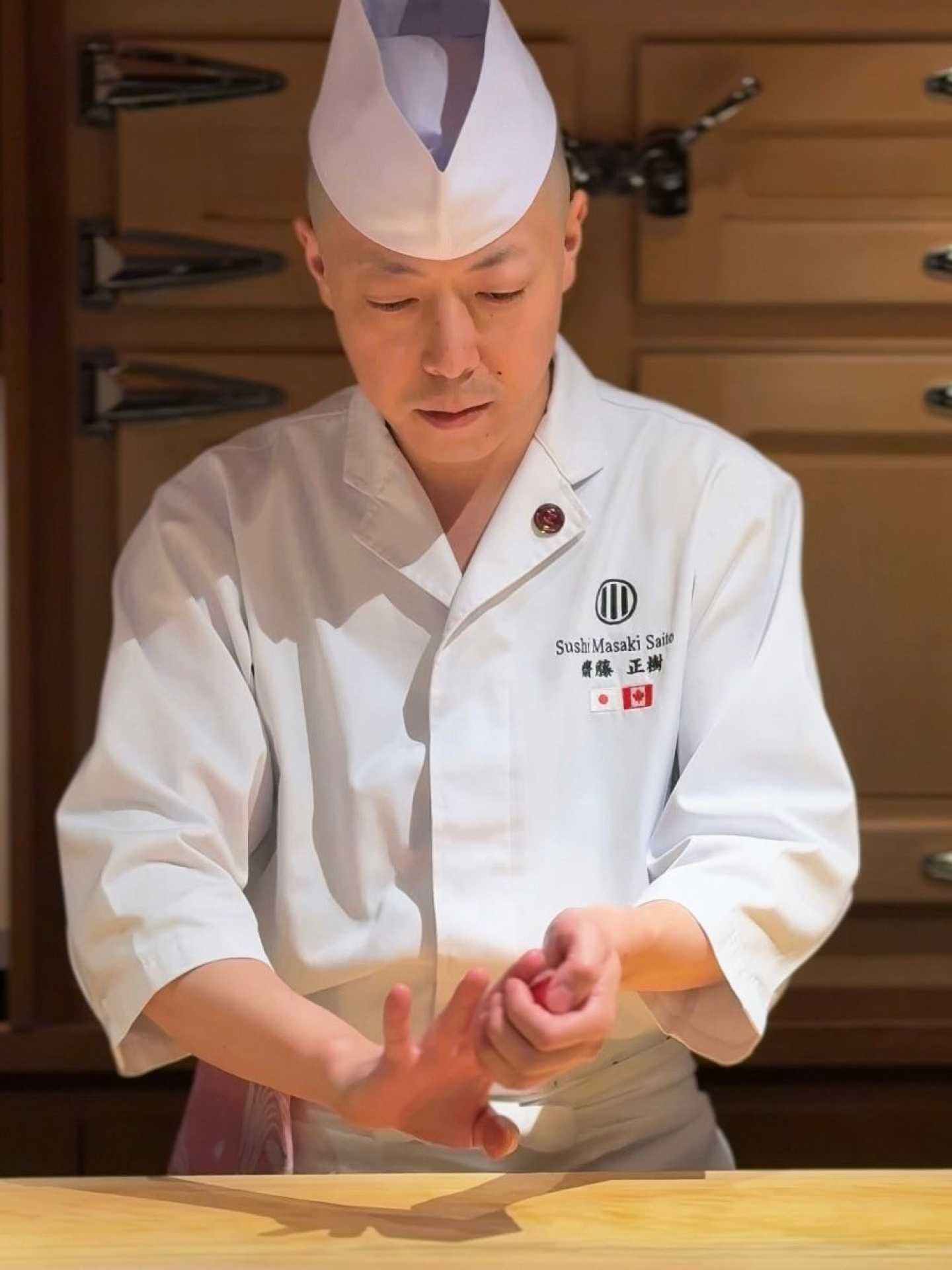 Masaki Saito preparing sushi