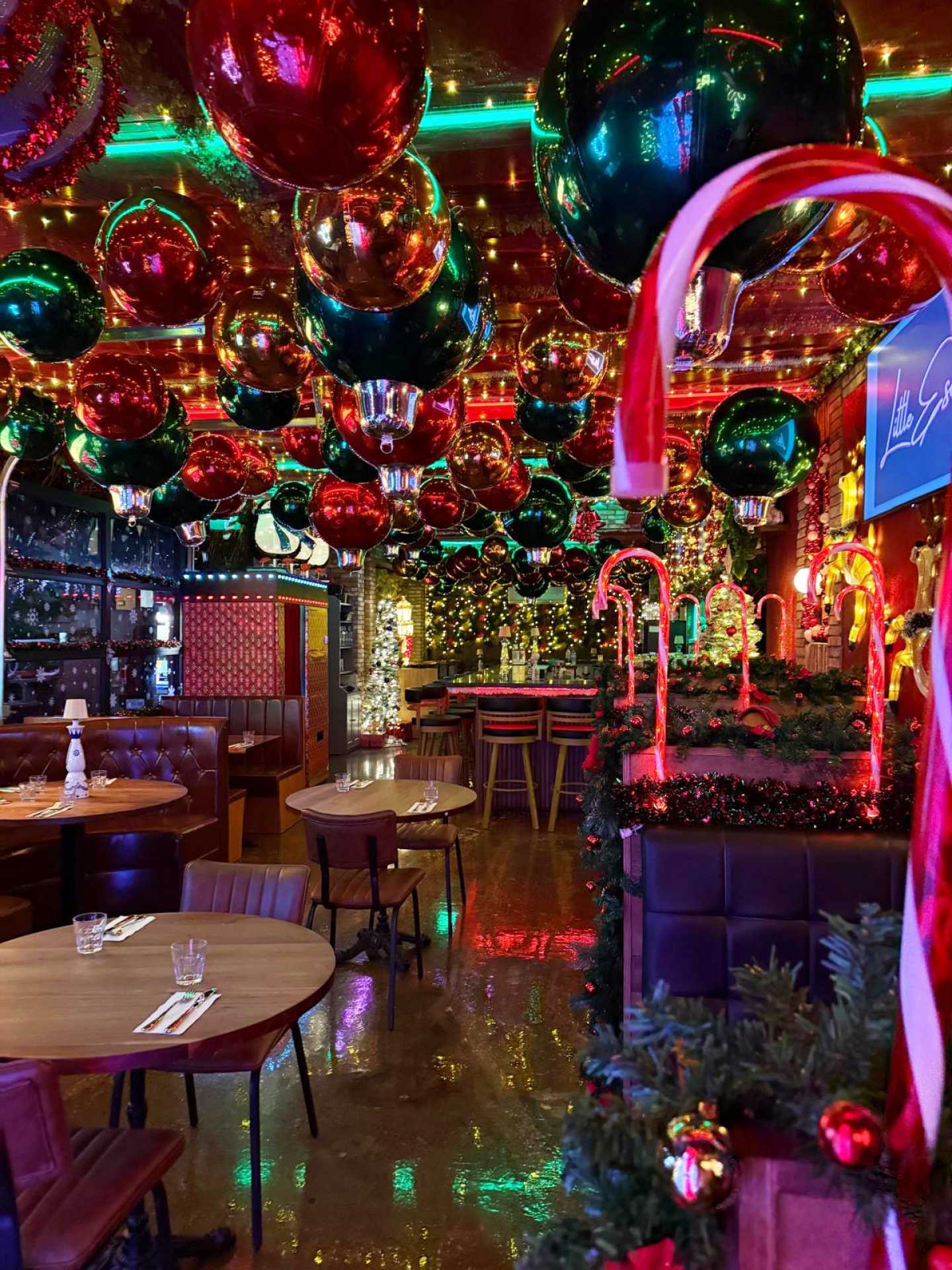 The best Christmas bars and Christmas markets in Toronto | Little Ese