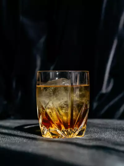 Best cocktail bars in Toronto | The Vanilla and Hickory Smoked Manhattan at Barchef