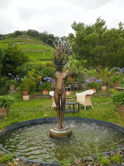 A bronze statue at Weingut Klaus Zimmerling