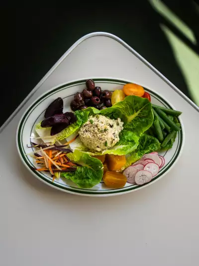 Best new restaurants Toronto | Insalata Nizzarda with plant-based chickpea and hearts of palm &ldquo;tuna&rdquo; at Stefano's Diner in Toronto