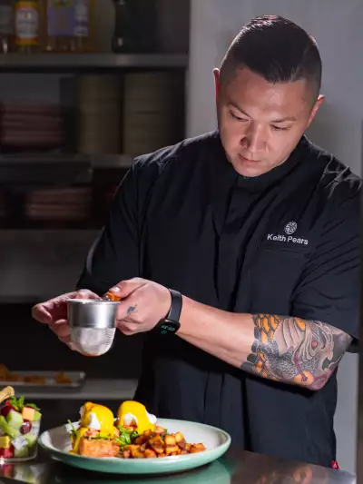 Markham restaurants | Chef Keith Pears prepares eggs Benny at Glass Kitchen