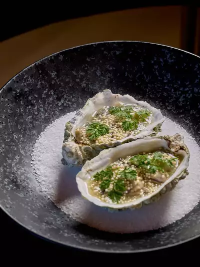 The best bars in Toronto | Smoked oysters at No Vacancy