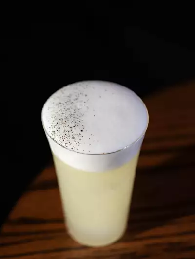 Bergamot Fizz cocktail at Bar Allegro