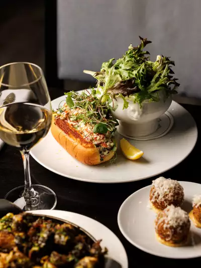 Best Ontario restaurants | A lobster roll at Spencer's at the Waterfront