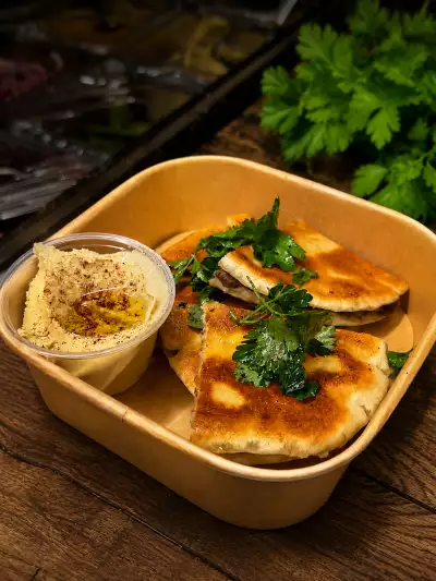 Cheap eats in Toronto | The $5 Arayes meal at Giragi