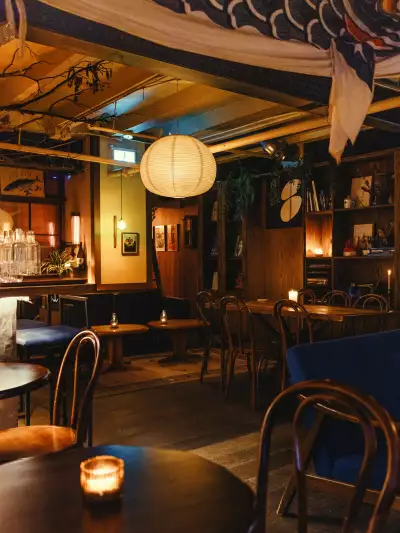 Best caf&eacute;s and coffee shops in Toronto | Seating inside 915 Dupont