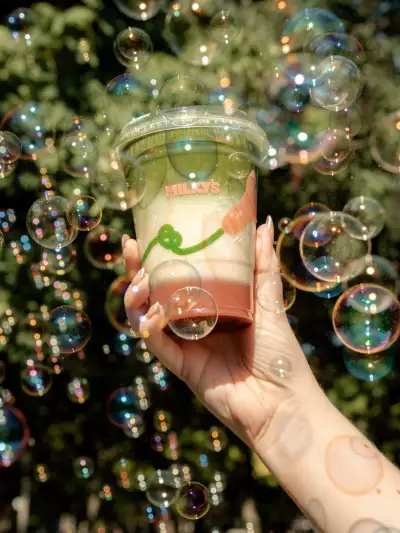 Best caf&eacute;s and coffee shops in Toronto | Strawberry matcha from Milky's