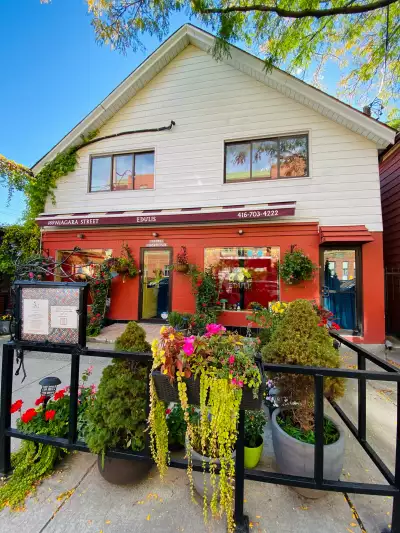 Michelin restaurants Toronto | Outside Edulis