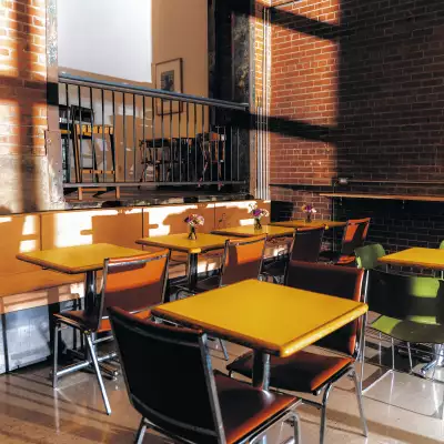 Best caf&eacute;s and coffee shops in Toronto | Seating inside Vers Cafe
