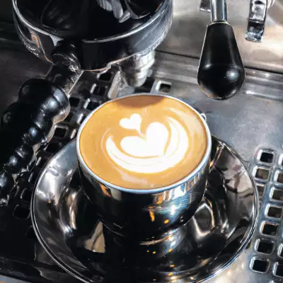 Best caf&eacute;s and coffee shops in Toronto | A latte at Vers Cafe