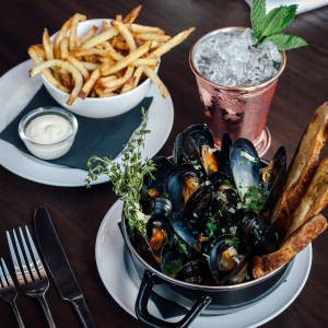 Mussels and fries at Pink Sky